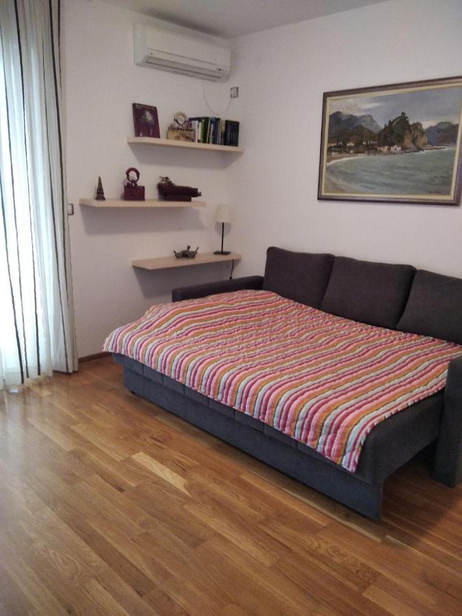 Apartmani Petrovac Na Moru Bagian luar foto