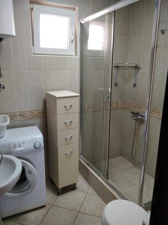 Apartmani Petrovac Na Moru Bagian luar foto